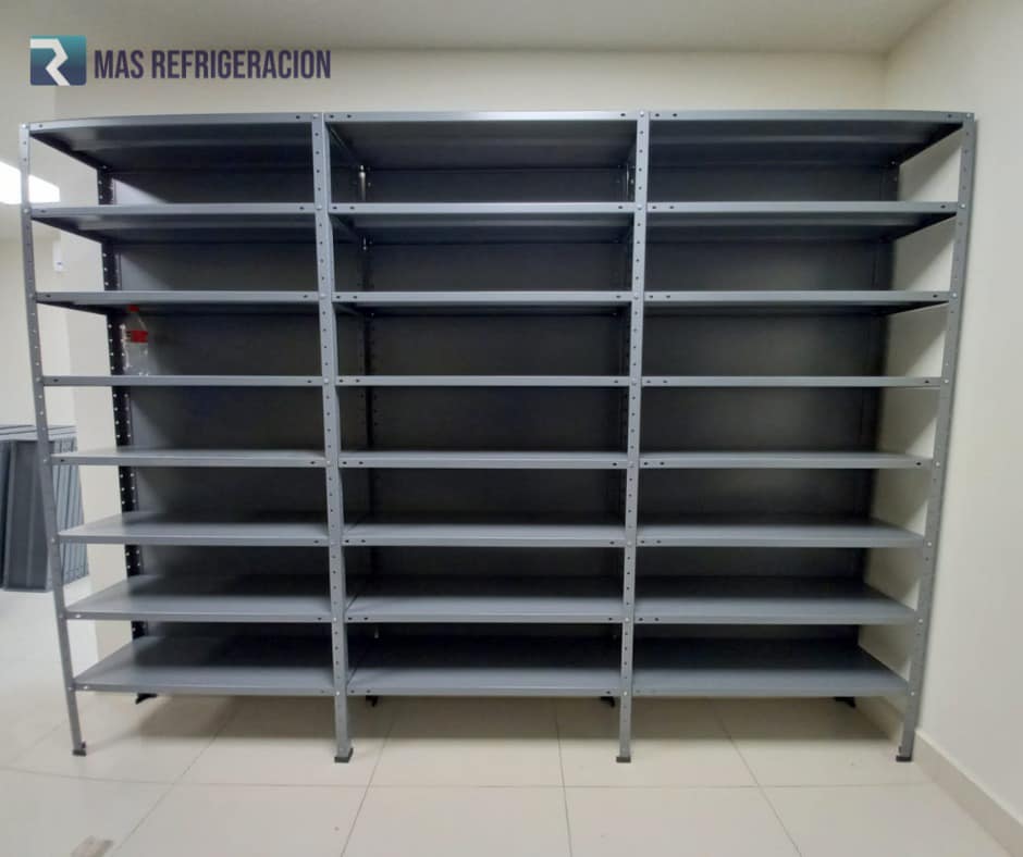 estanteria de cerca